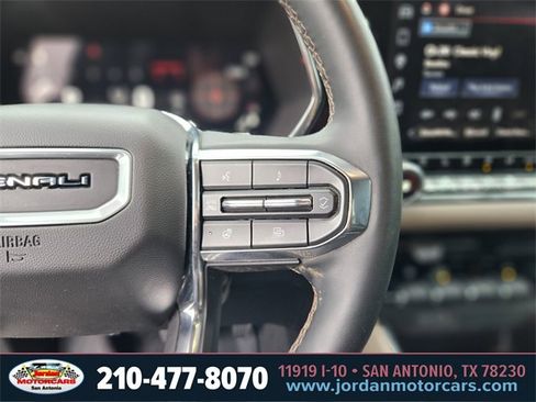 Used 2024 GMC Canyon Denali image 27