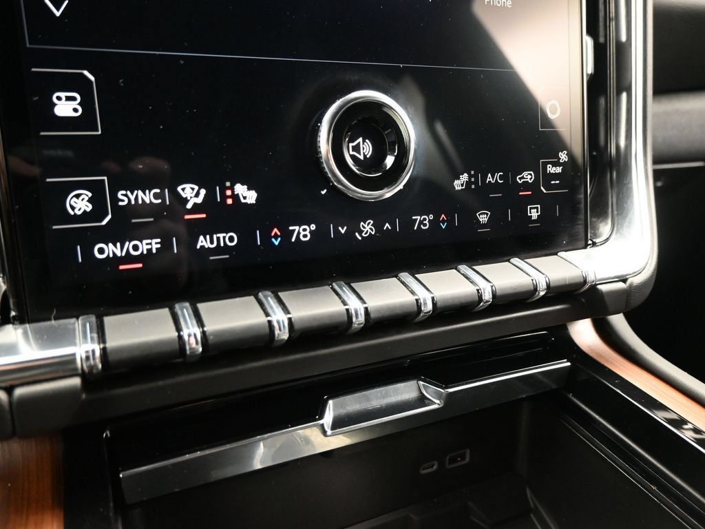 Used 2025 GMC Yukon Denali AWD/4WD image 19
