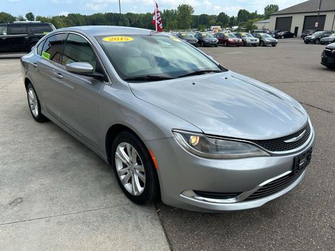 Used 2015 Chrysler 200 Limited FWD image 3