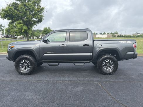 Used 2022 Toyota Tacoma TRD Off-Road w/ Technology Package RWD image 6