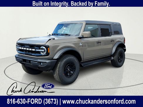 New 2026 Ford Bronco Outer Banks w/ Sasquatch Package AWD/4WD image 2