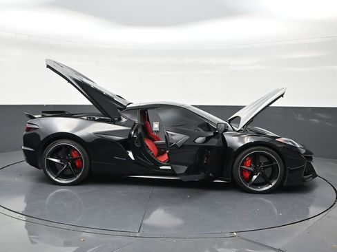 Used 2025 Chevrolet Corvette E-Ray AWD/4WD image 29