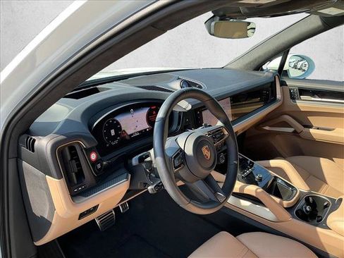 Used 2025 Porsche Cayenne GTS image 10