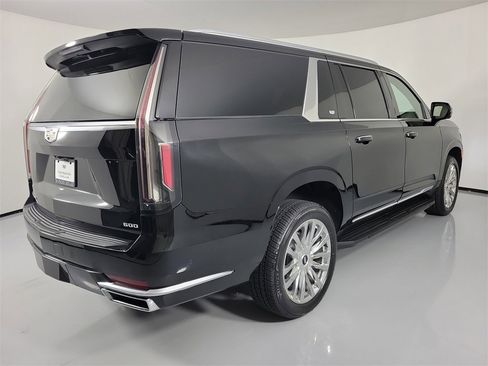 Used 2023 Cadillac Escalade ESV Premium Luxury image 4