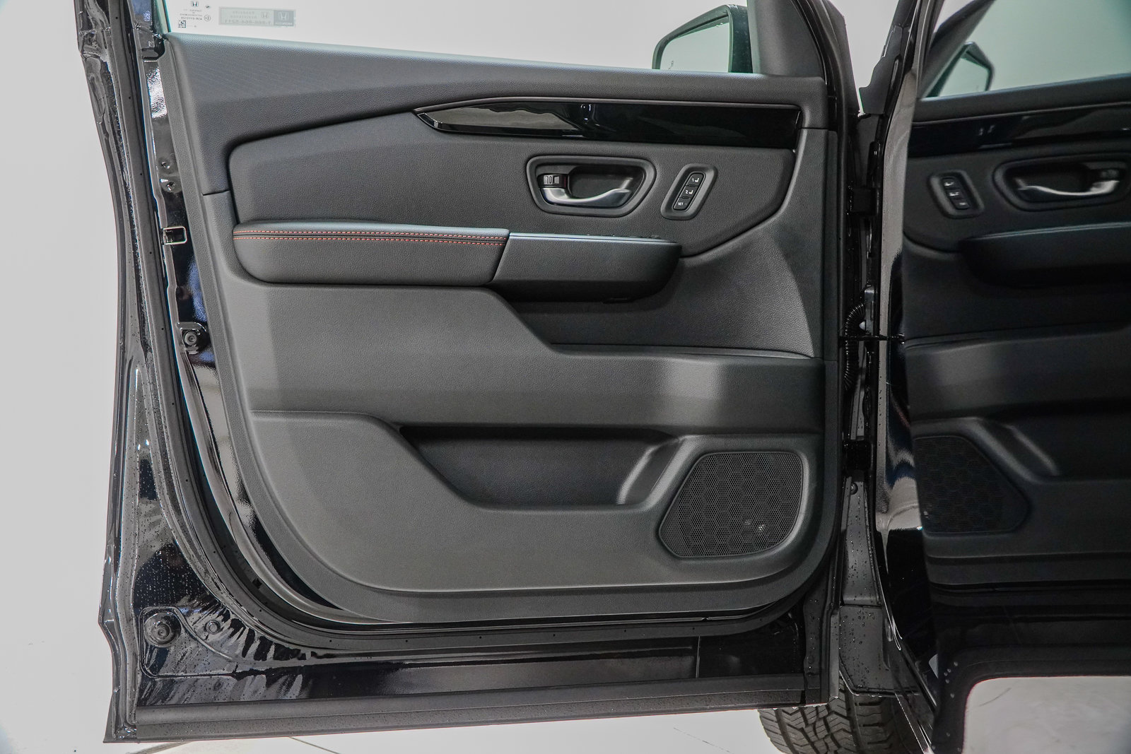 New 2026 Honda Pilot TrailSport image 13
