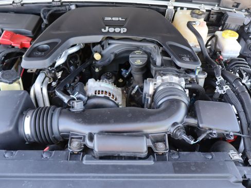 Used 2018 Jeep Wrangler Unlimited Sport S AWD/4WD image 44