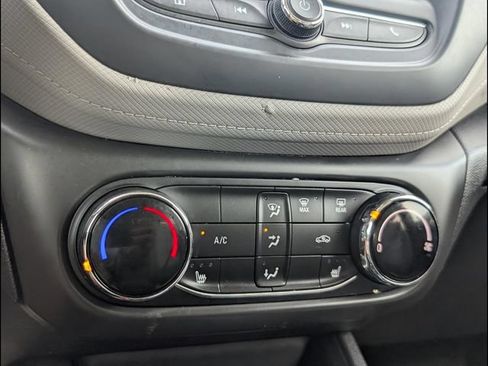 Used 2022 Chevrolet TrailBlazer LT w/ LPO, Blackout Package FWD image 13