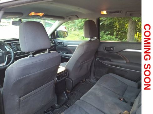Used 2014 Toyota Highlander LE AWD/4WD image 9