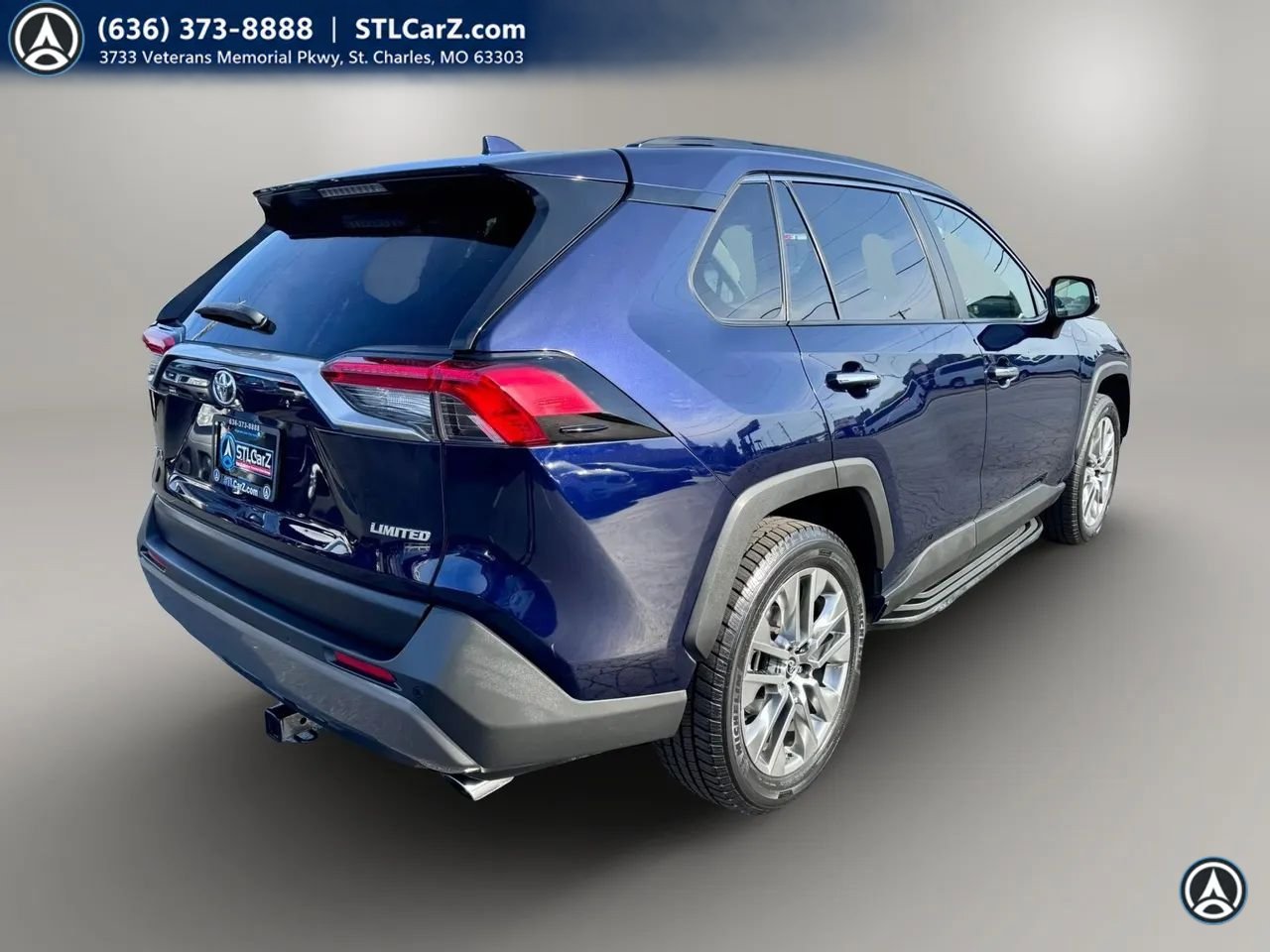 Used 2019 Toyota RAV4 Limited w/ Advanced Technology Package FWD image 3