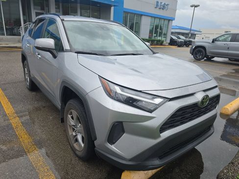Used 2022 Toyota RAV4 XLE FWD image 1