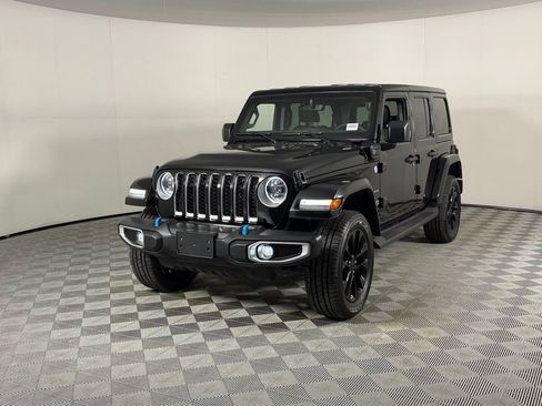Used 2023 Jeep Wrangler Unlimited Sahara AWD/4WD image 3