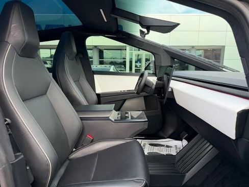 Used 2024 Tesla Cybertruck AWD Crew Cab image 26
