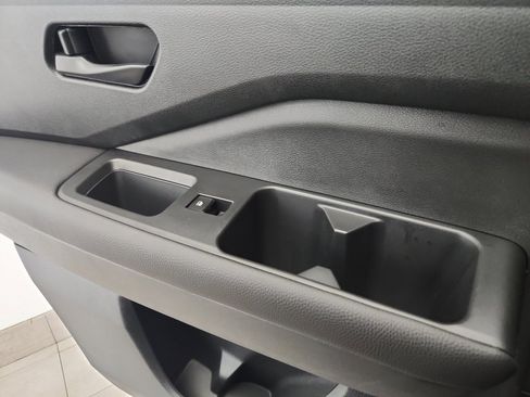 Used 2024 Nissan Pathfinder SV image 30