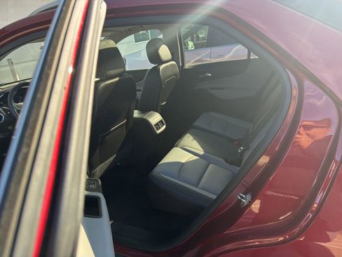 Used 2018 Chevrolet Equinox Premier image 4