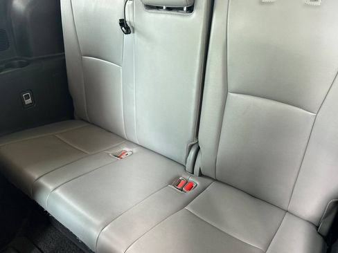 Certified 2024 Toyota Highlander XLE FWD image 19