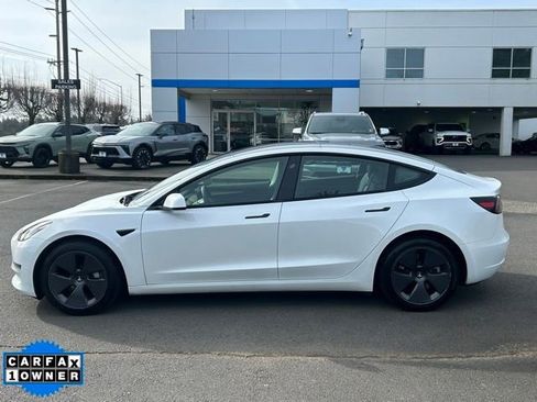 Used 2023 Tesla Model 3 Standard Range image 4