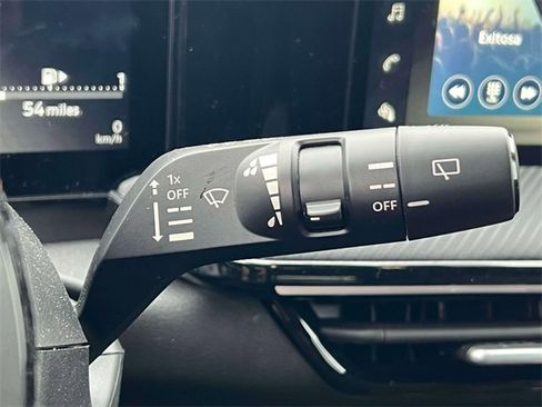 Used 2025 Nissan Kicks SR image 25