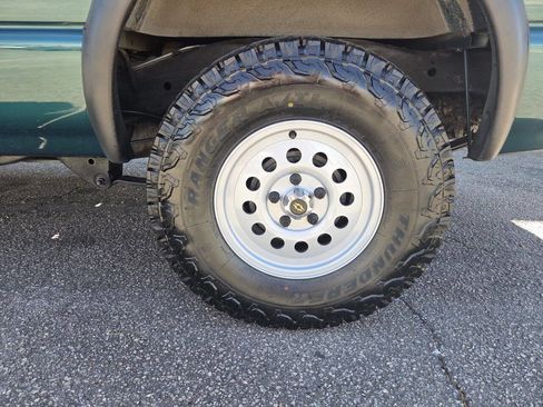 Used 1997 Chevrolet S10 Pickup LS w/ Wide Stance Suspension Pkg image 6