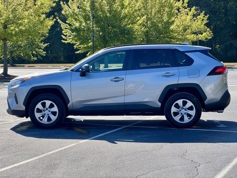 Used 2021 Toyota RAV4 LE image 3