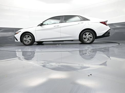 Certified 2025 Hyundai Elantra SE w/ Cargo Package FWD image 32