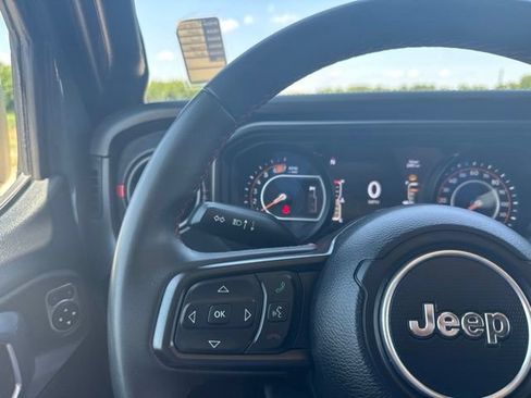 Used 2024 Jeep Wrangler Unlimited Rubicon AWD/4WD image 12