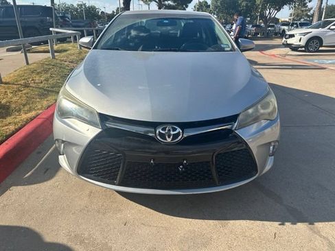 Used 2016 Toyota Camry SE FWD image 4
