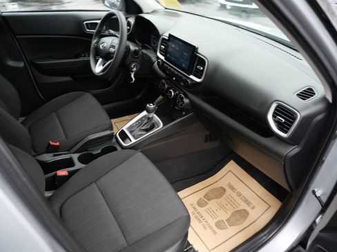 Used 2020 Hyundai Venue SE image 26