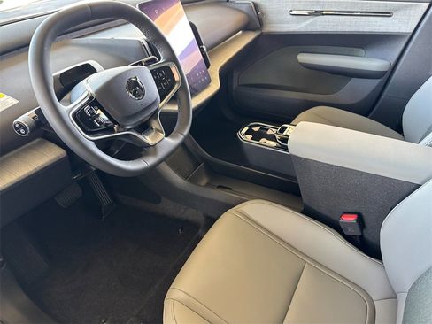 New 2026 Volvo EX30 Cross Country Ultra image 9