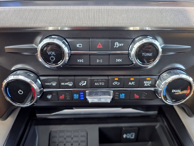 New 2027 Ford F250 Platinum w/ Platinum Plus Package AWD/4WD image 22