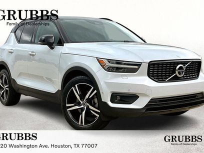 Used 2022 Volvo XC40 T5 R-Design