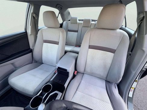 Used 2012 Toyota Camry LE FWD image 16