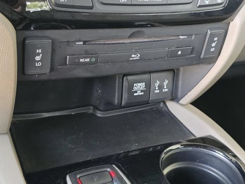 Used 2016 Honda Pilot Touring image 26
