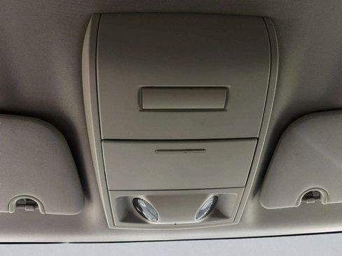 Used 2012 Volkswagen Routan S image 34