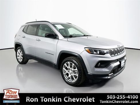 Used 2023 Jeep Compass Latitude w/ Sun and Sound Group image 1