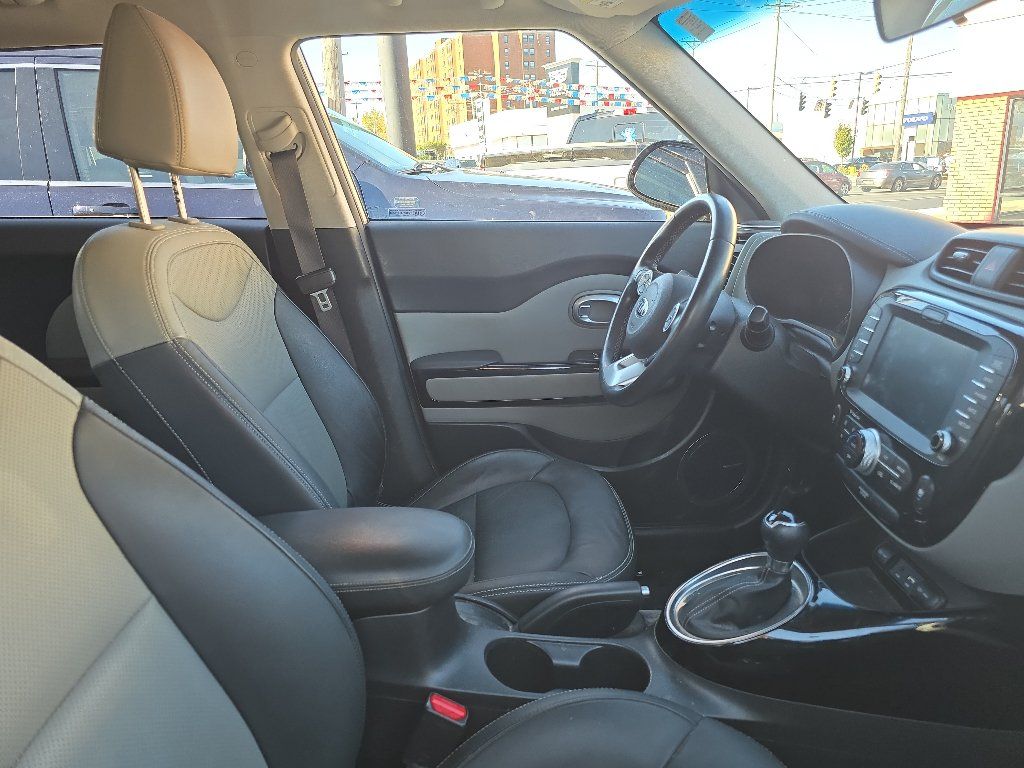 Used 2017 Kia Soul + w/ Primo Package FWD image 7