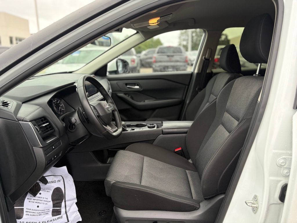 Used 2025 Nissan Rogue SV AWD/4WD image 20