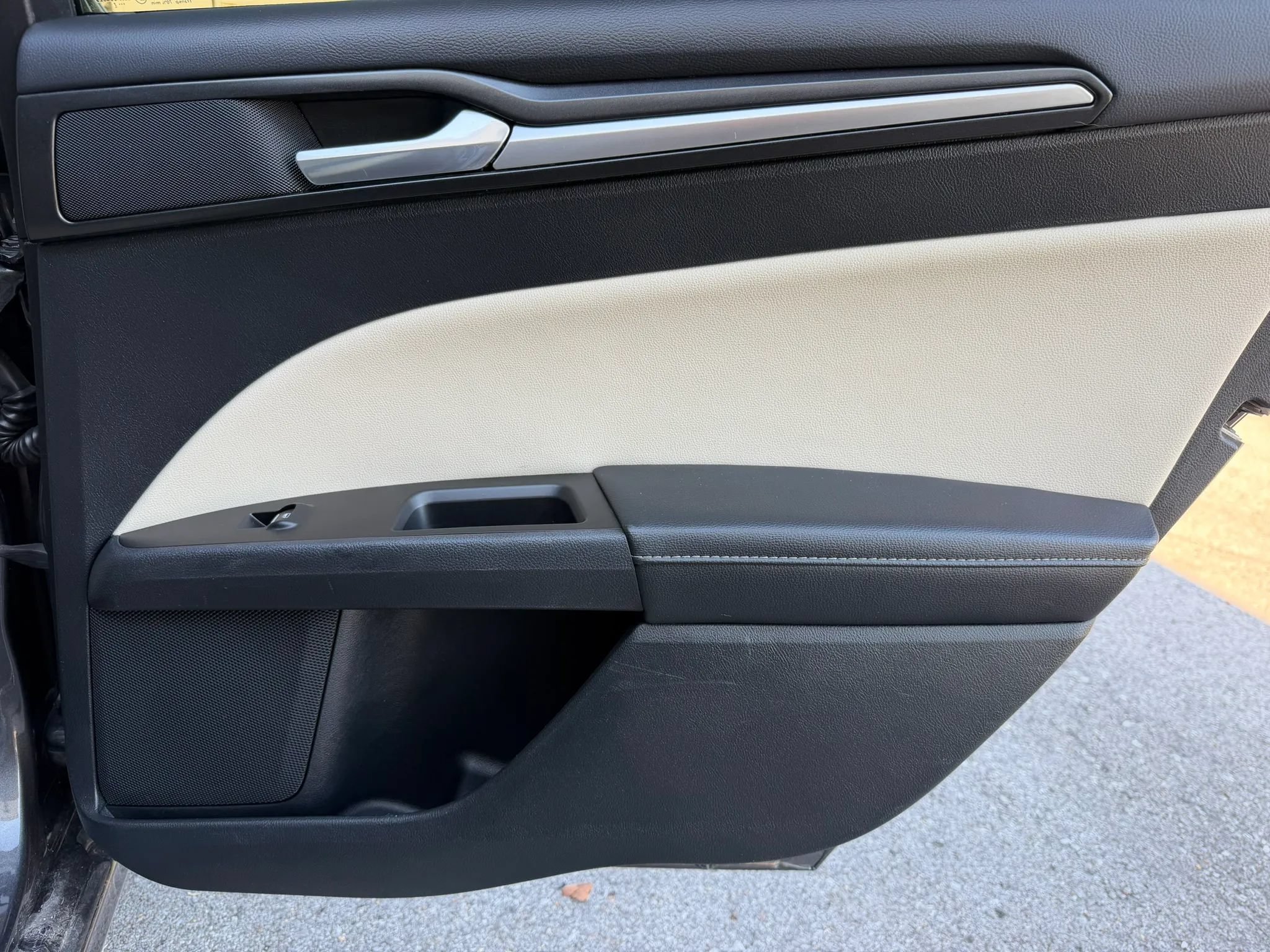 Used 2017 Ford Fusion Titanium FWD image 29
