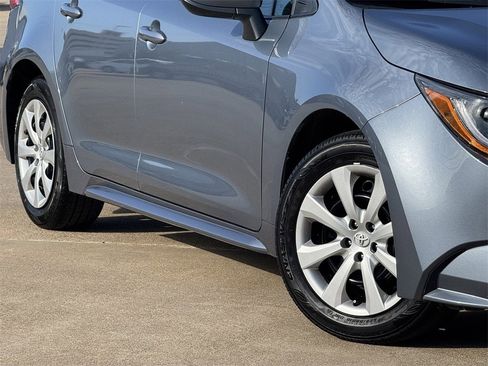 Used 2025 Toyota Corolla LE image 7