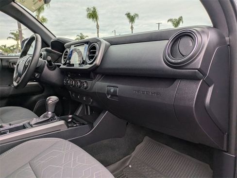 Used 2017 Toyota Tacoma TRD Off-Road image 21