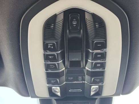 Used 2023 Porsche Macan image 33