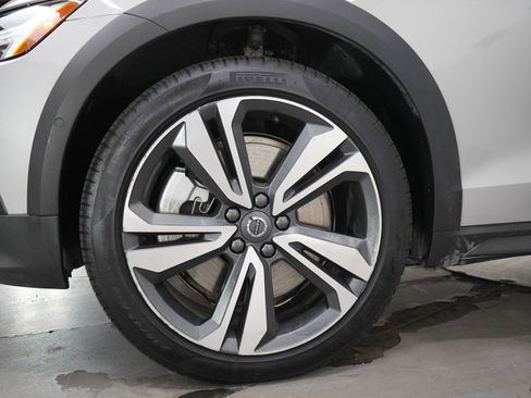 Used 2025 Volvo V60 B5 Cross Country Plus AWD/4WD image 33