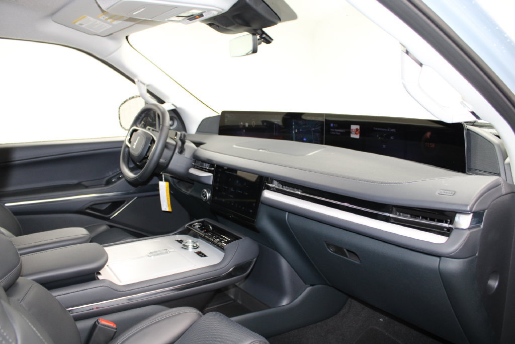 New 2027 Lincoln Navigator Premiere RWD image 31