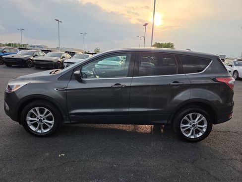 Used 2017 Ford Escape SE FWD image 4