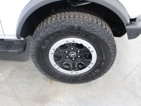 Used 2024 Ford Bronco Badlands image 60