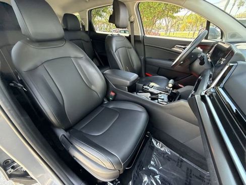 Used 2025 Kia Sportage EX image 25