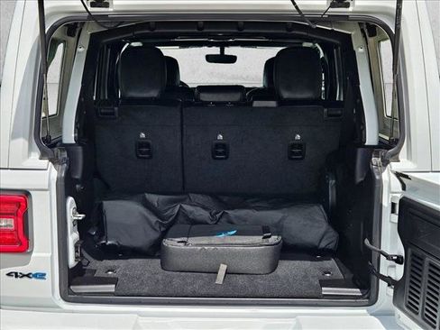 Used 2022 Jeep Wrangler Unlimited Sahara image 7