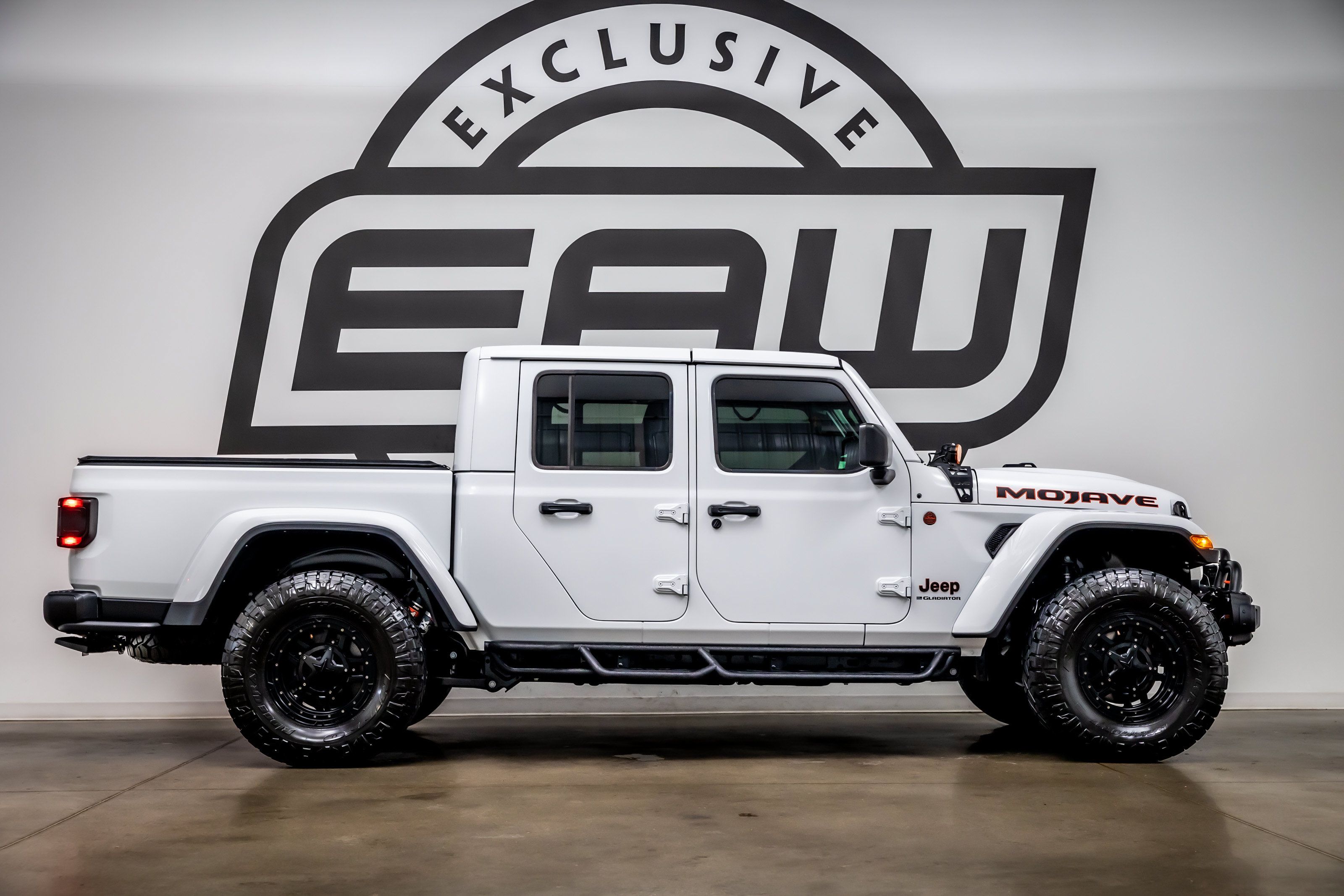 Used 2024 Jeep Gladiator Mojave AWD/4WD image 9