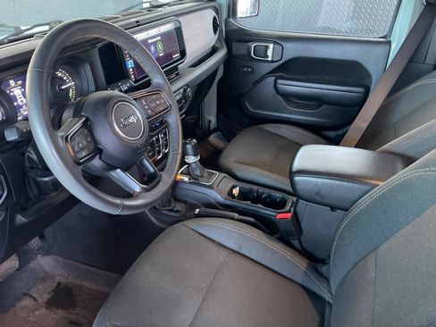 Used 2024 Jeep Wrangler Unlimited w/ Convenience Group AWD/4WD image 9