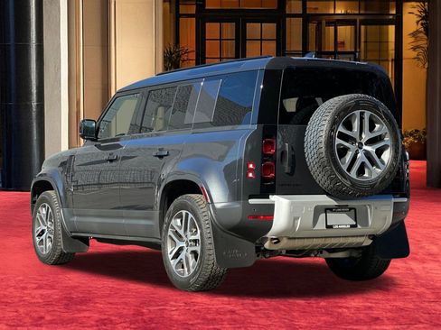 Used 2025 Land Rover Defender 110 S image 4