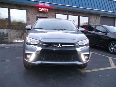 Used 2018 Mitsubishi Outlander Sport SE image 2